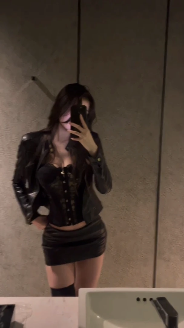 性感辣妹套装女早秋季气质黑色皮衣外套抹胸上衣包臀皮裙子一整套