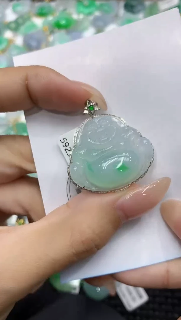 颈饰18K金镶嵌翡翠111111111111