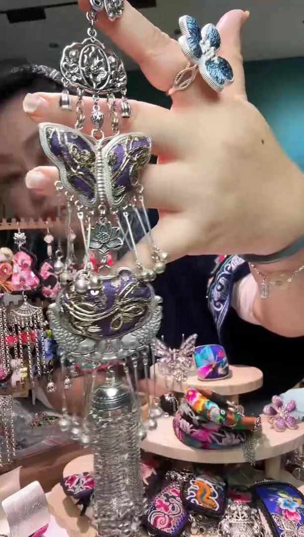 刺绣纯手工苗绣非遗压襟