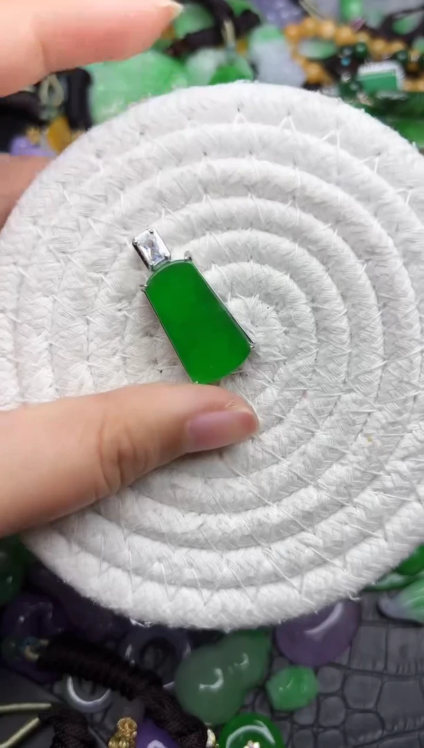 颈饰未镶嵌翡翠缅甸翡翠吊坠