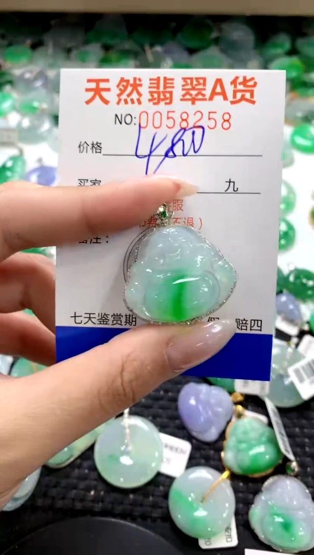 翡翠18K金镶嵌颈饰1111111111111111