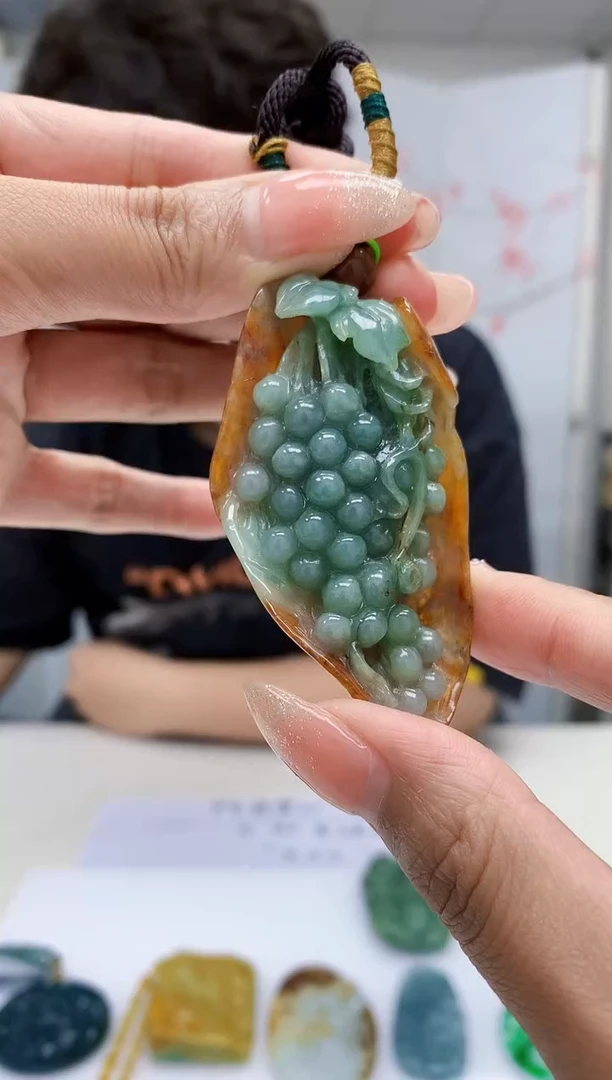 【闪购商品】定制翡翠未镶嵌4688MM-毛货挂件265