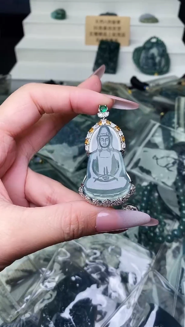 颈饰未镶嵌翡翠