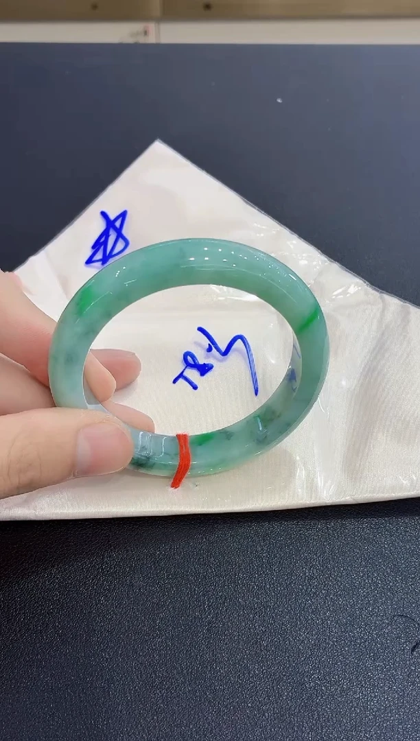 未镶嵌手镯翡翠翡翠手镯