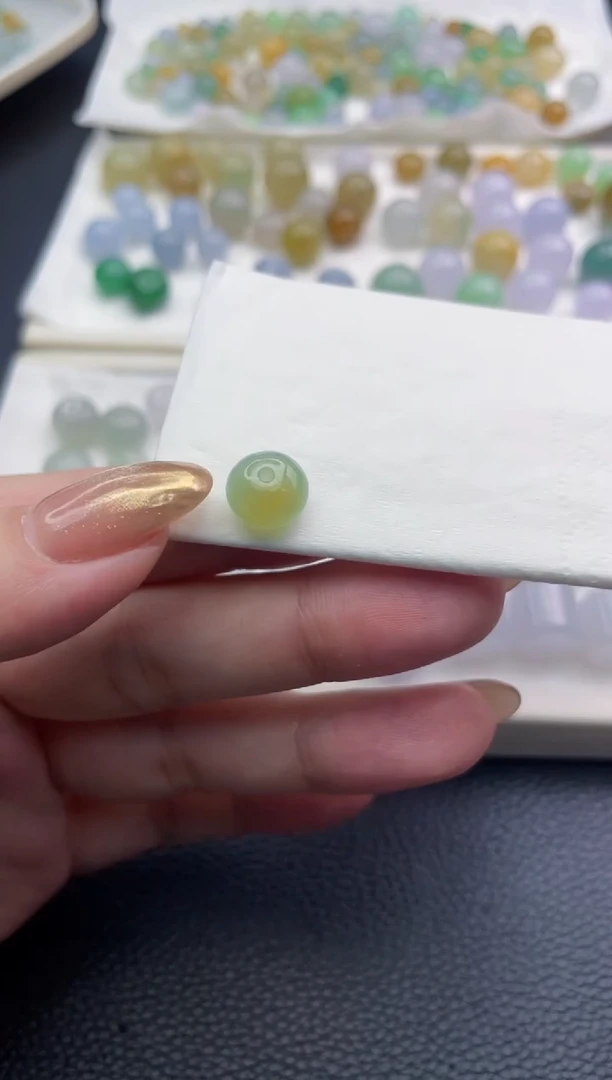 未镶嵌定制翡翠百**乐珠子