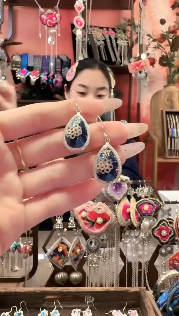 织绣云织谣民族风精美饰品 256