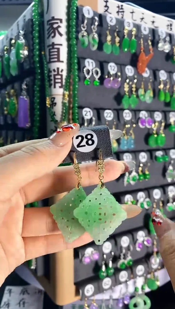 【闪购商品】翡翠颈饰银S925镶嵌28...