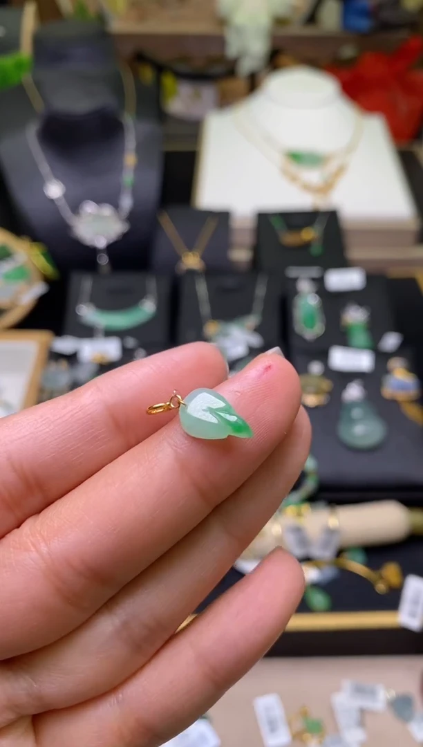 【闪购商品】翡翠颈饰18K金镶嵌净货17933
