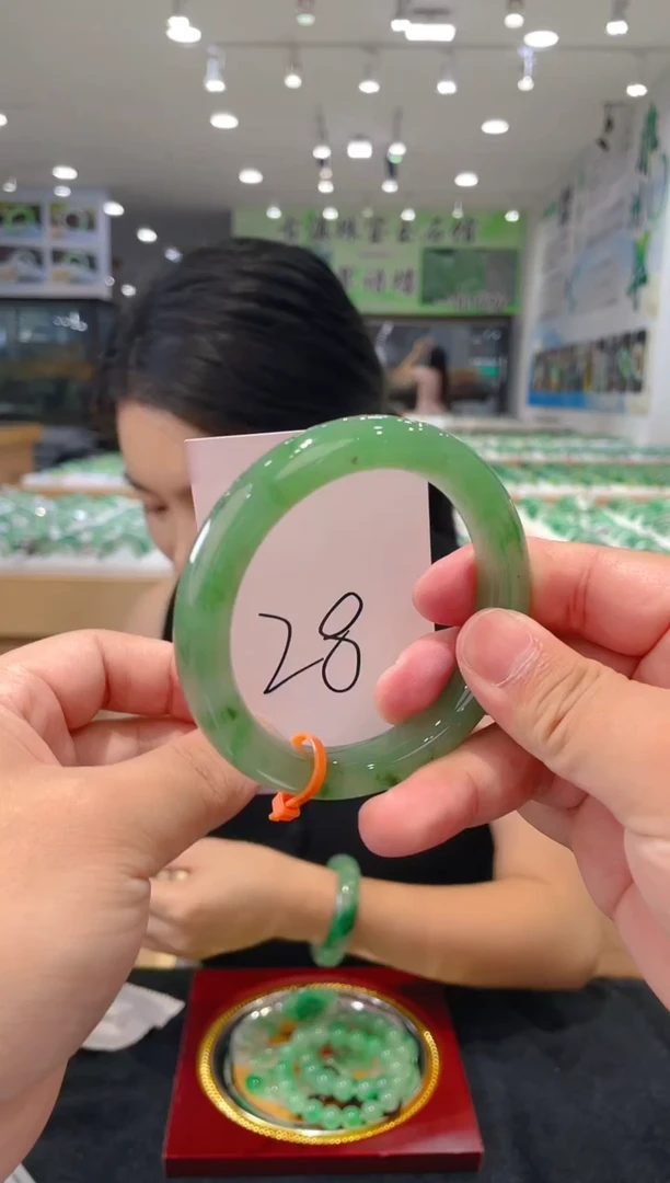 石英质玉（非洲翠）手镯未镶嵌天然冰飘花