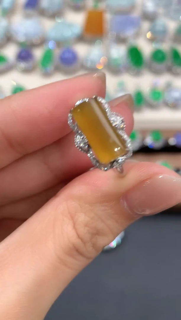 18K金镶嵌戒指翡翠q2