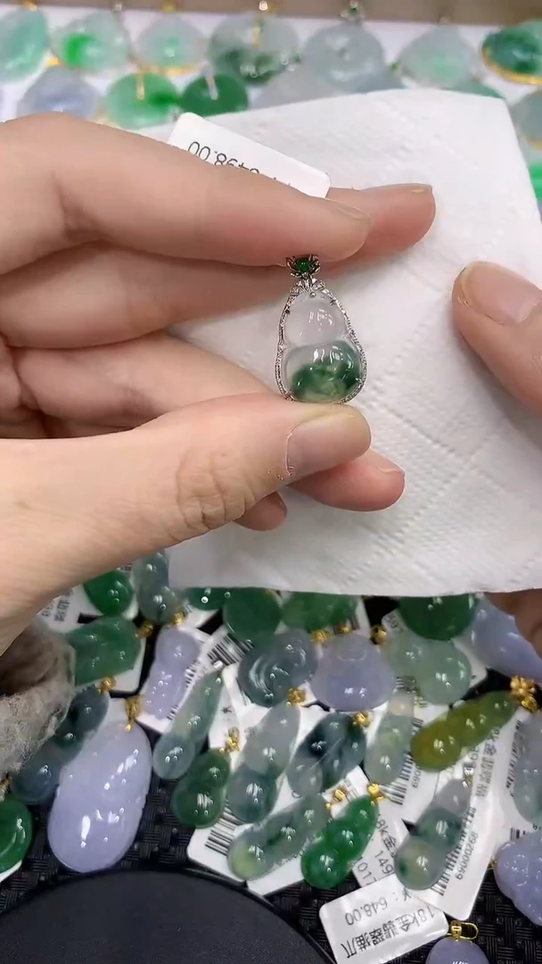 颈饰18K金镶嵌翡翠a货支持复检百元以上9元证书费自理