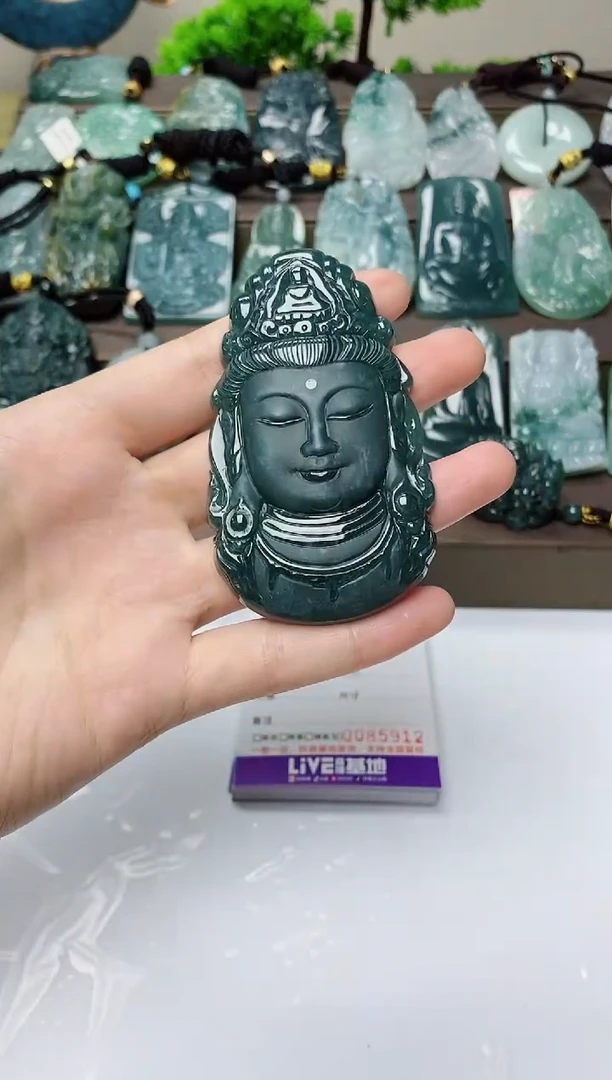 翡翠未镶嵌颈饰