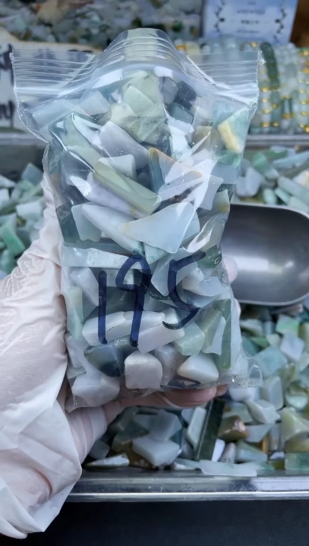 【闪购商品】翡翠颈饰未镶嵌天然翡翠小号500克195