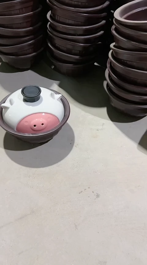 明显瑕疵咖色砂锅碗带盖