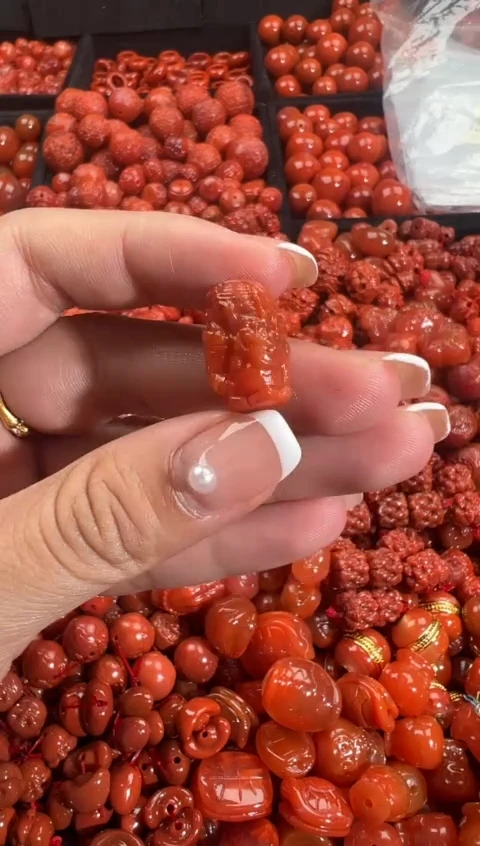 颈饰未镶嵌南红玛瑙1