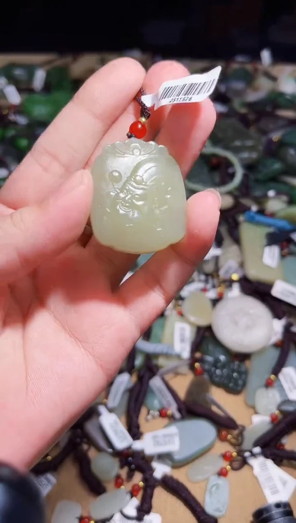 颈饰未镶嵌和田玉1