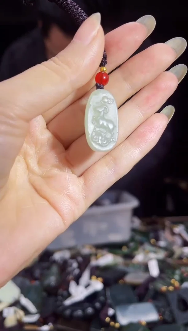 颈饰未镶嵌和田玉1