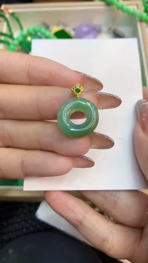 颈饰未镶嵌翡翠1