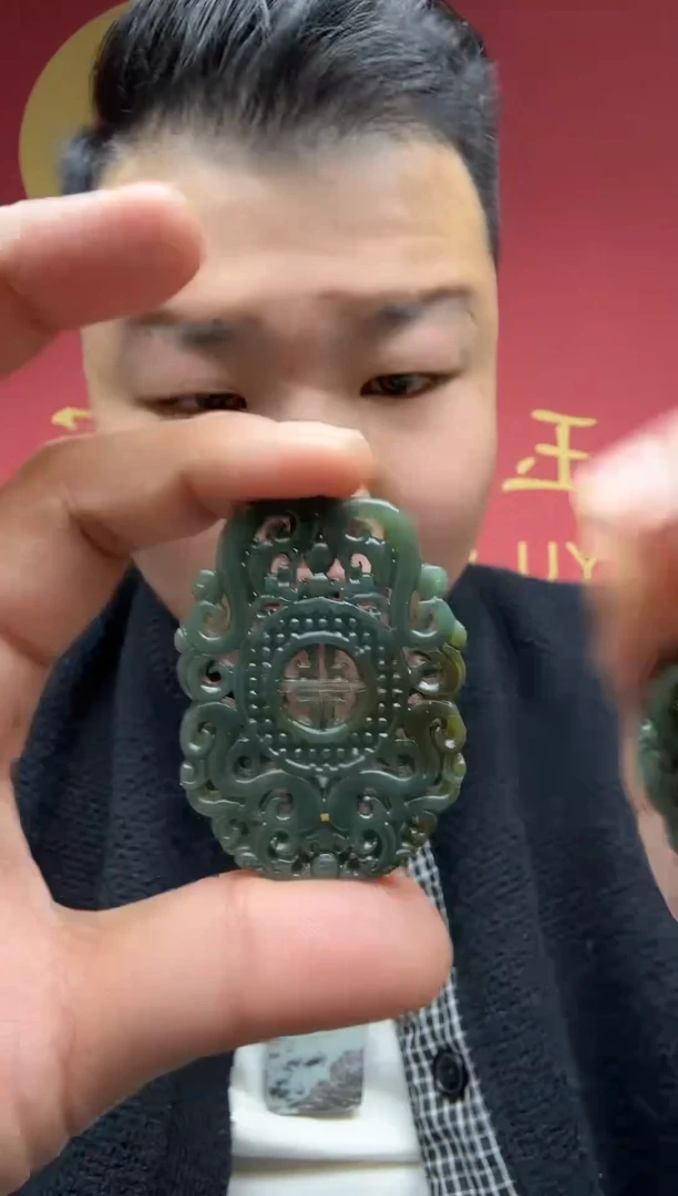 颈饰未镶嵌和田玉且末蓝双龙护主万寿牌