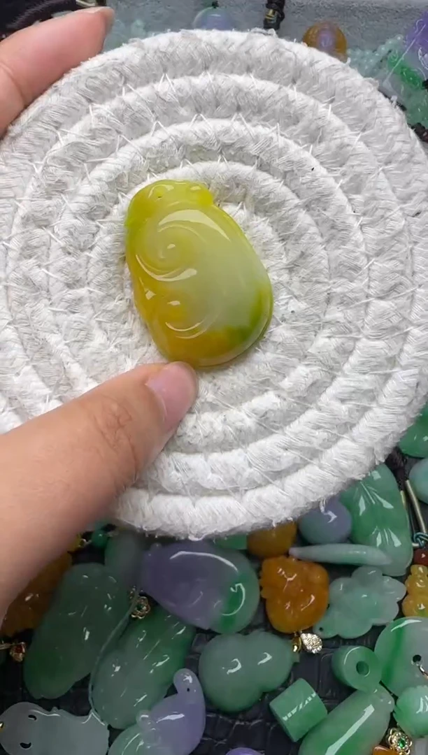 颈饰未镶嵌翡翠缅甸翡翠吊坠