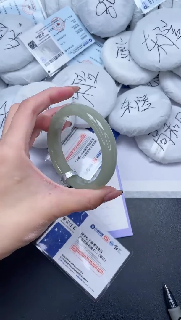 未镶嵌手镯石英质玉79-62.3DK