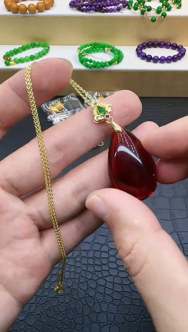 【闪购商品】血珀吊坠(赠链)14K金镶嵌403