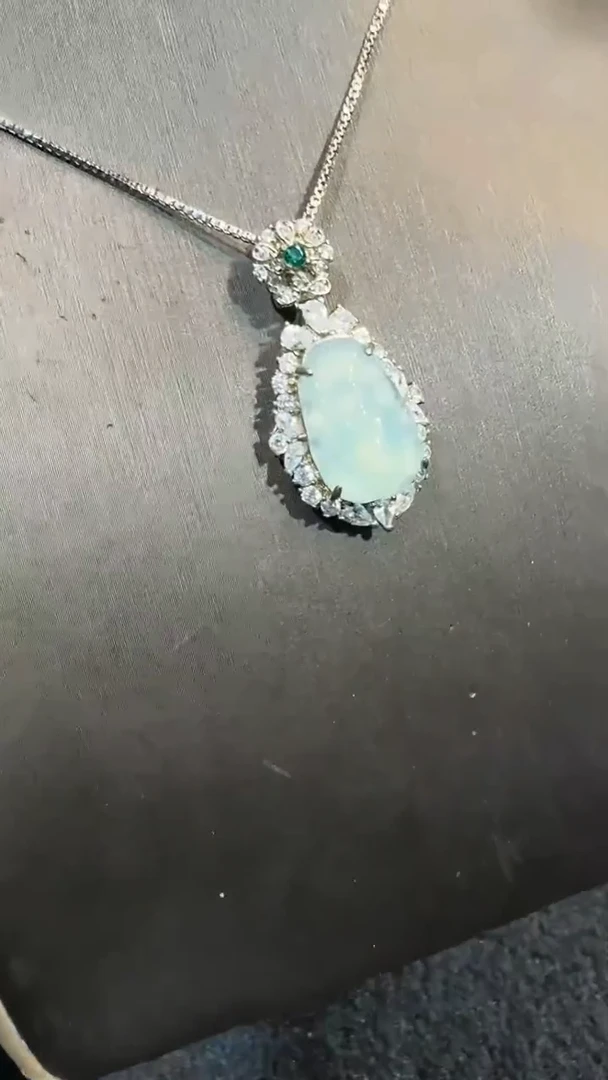 【闪购商品】翡翠吊坠(不含链)未镶嵌多样性发货其一不含链