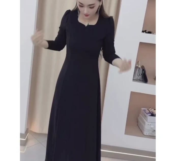 2025春季新款时尚女装网红潮流气质靓丽黑色连衣裙Mui9