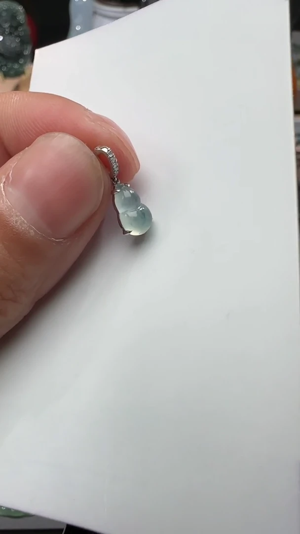 翡翠18K金镶嵌颈饰小葫芦提溜