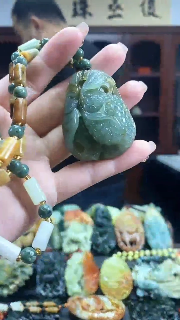 【闪购商品】蛇纹石玉吊坠未镶嵌·