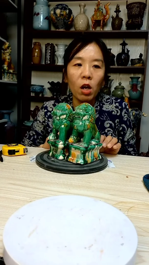经典一对精美复古风格瓷器