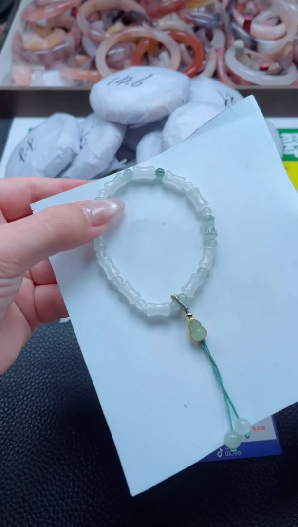 【闪购商品】石英质玉手镯未镶嵌竹节手串