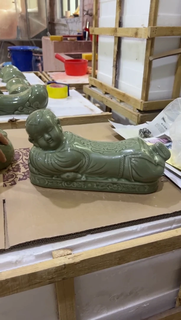 耀州窑青瓷娃娃枕头