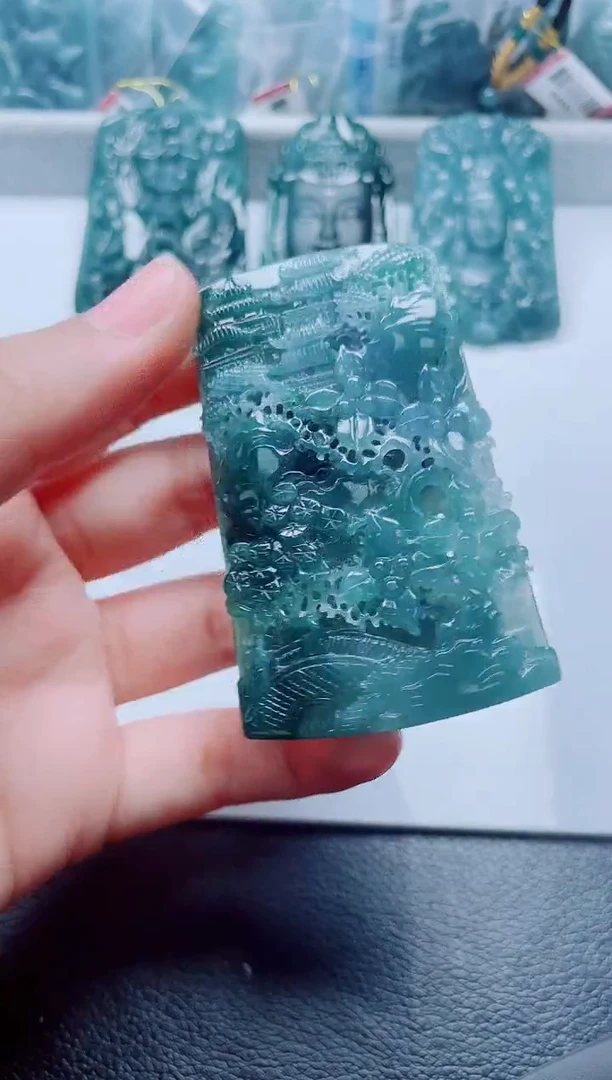 颈饰未镶嵌翡翠