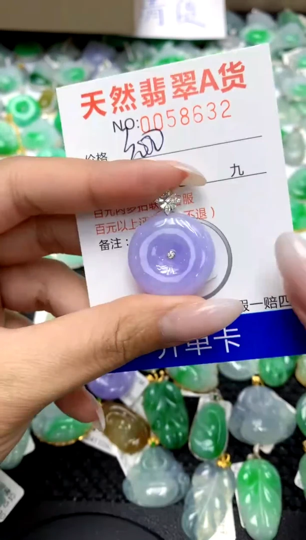 翡翠18K金镶嵌颈饰11111111111111