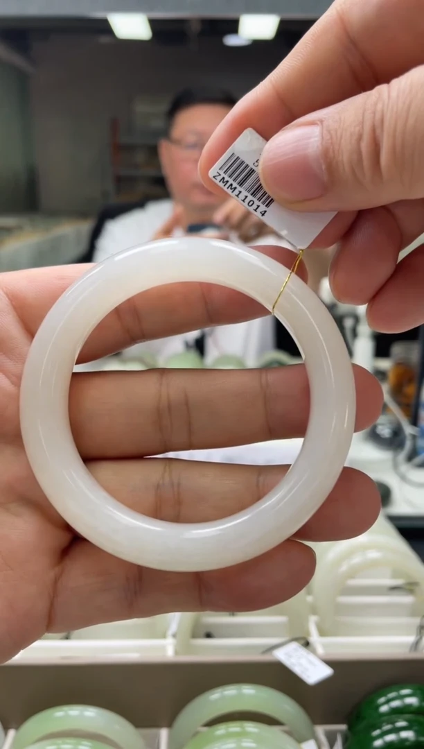 【闪购商品】和田玉手镯未镶嵌编码1014 圈口56-57