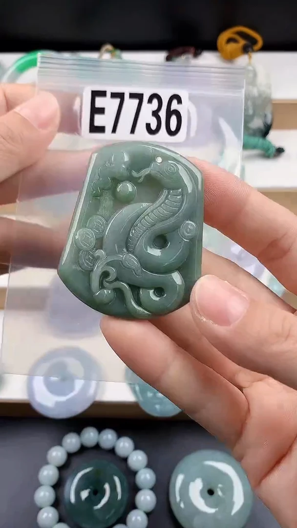 颈饰未镶嵌翡翠天然翡翠吊坠挂件