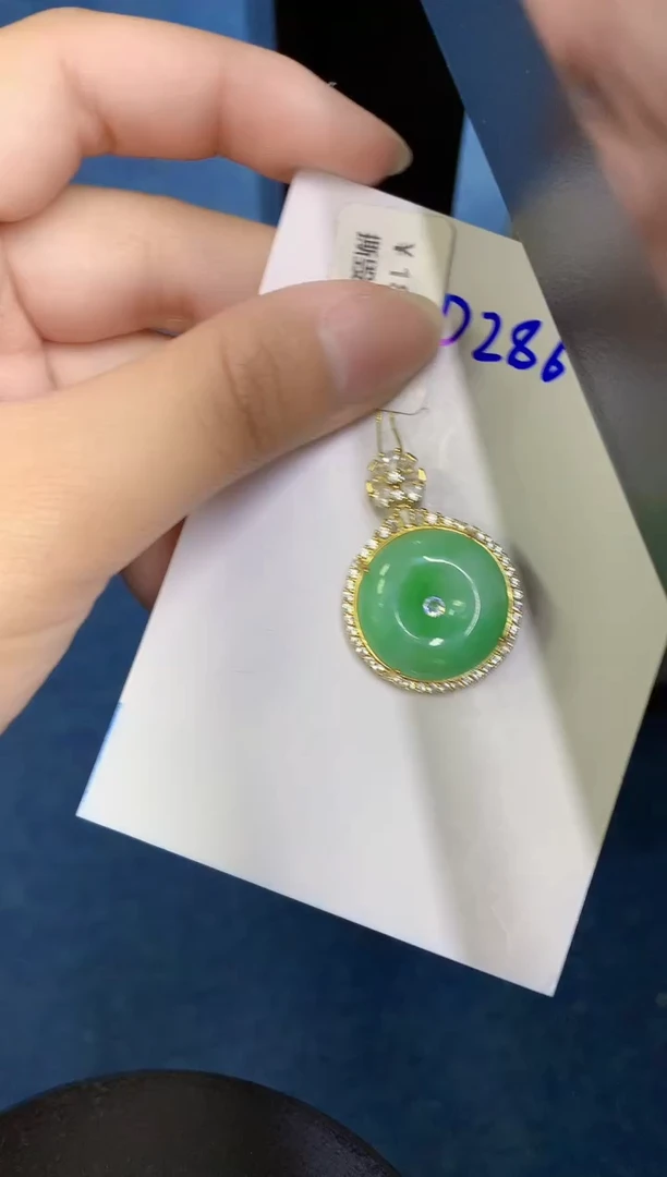 翡翠未镶嵌颈饰000000000