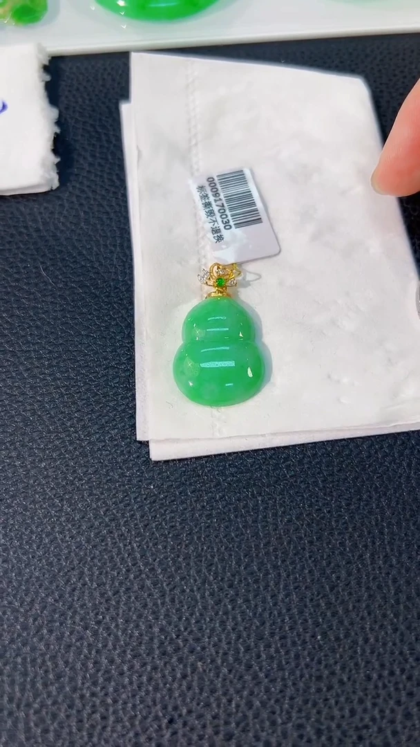 颈饰18K金镶嵌翡翠 缅料A货/支持复检/一件