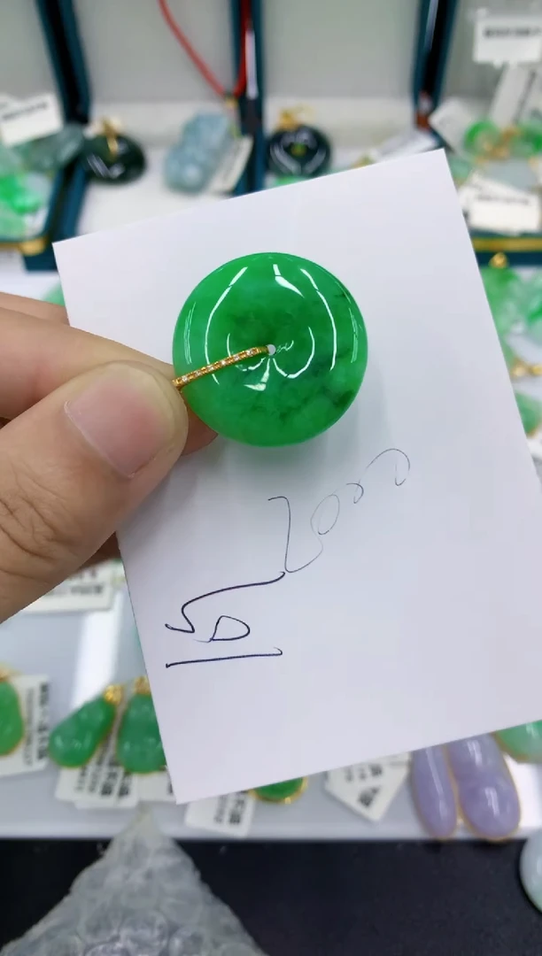 翡翠18K金镶嵌颈饰翡翠