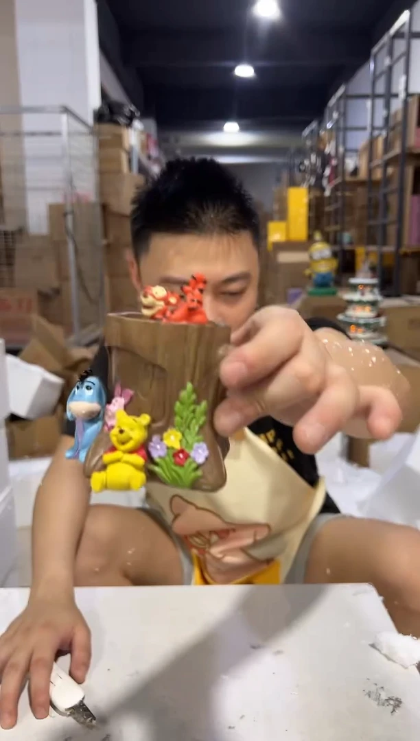 瓷片树脂维尼树桩笔筒A