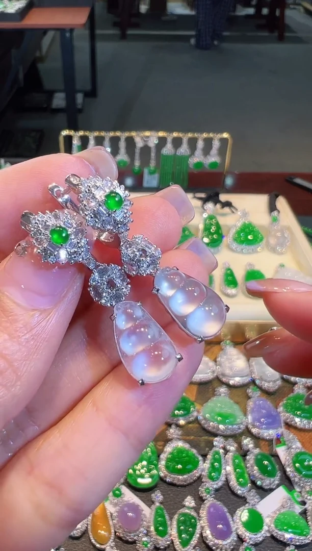 【闪购商品】翡翠耳饰18K金镶嵌翡翠