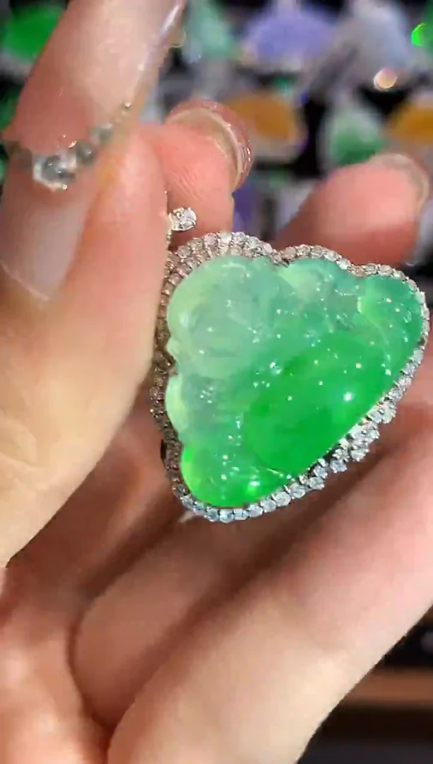 吊坠(不含链)18K金镶嵌翡翠多样性发其一