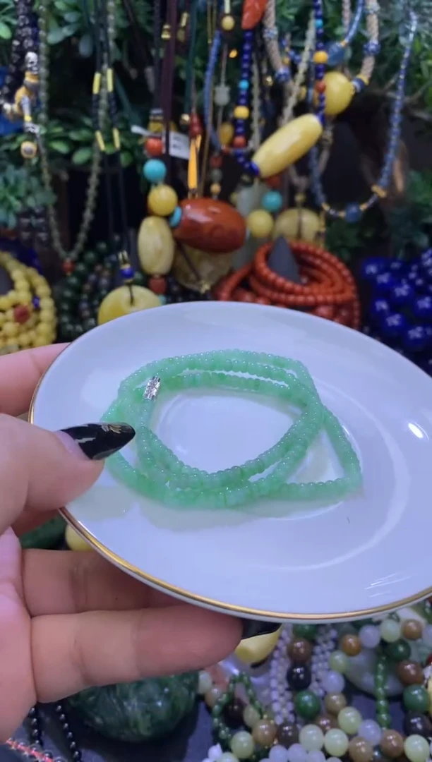 翡翠未镶嵌颈饰麦*?翡翠项链