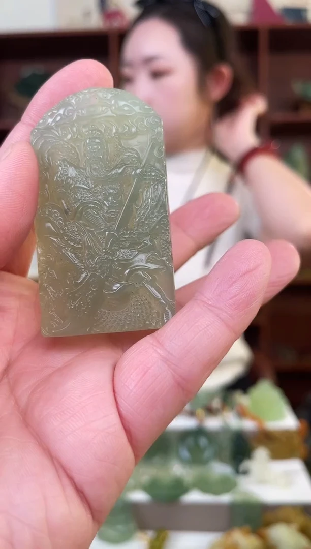 未镶嵌蛇纹石玉颈饰·