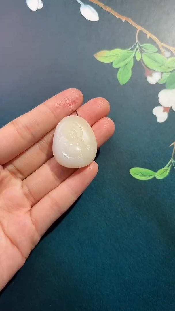 颈饰未镶嵌和田玉吊坠