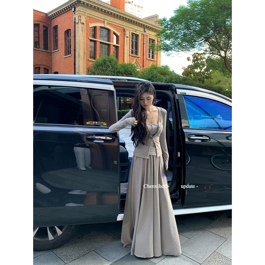 何晨曦 ootd穿搭套装针织开衫不规则下摆背心吊带长款半裙 T1120A