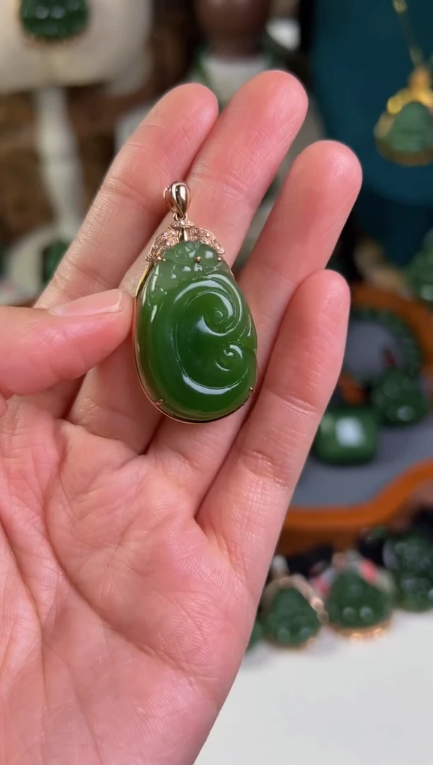 颈饰18K金镶嵌和田玉碧玉21.31.6左右