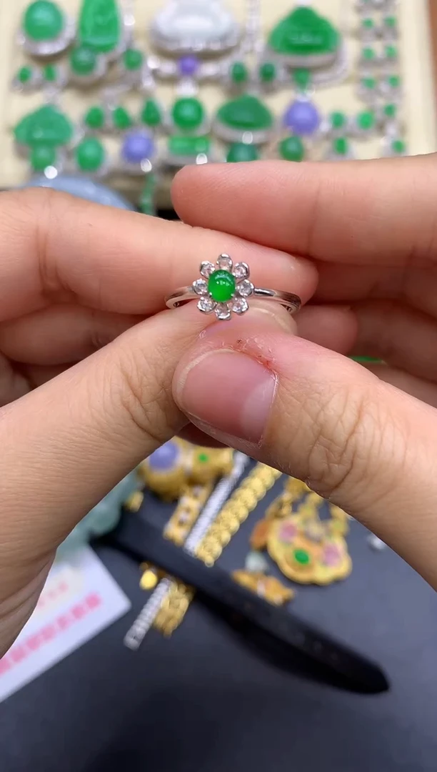 18K金镶嵌戒指翡翠242-中国好珍宝