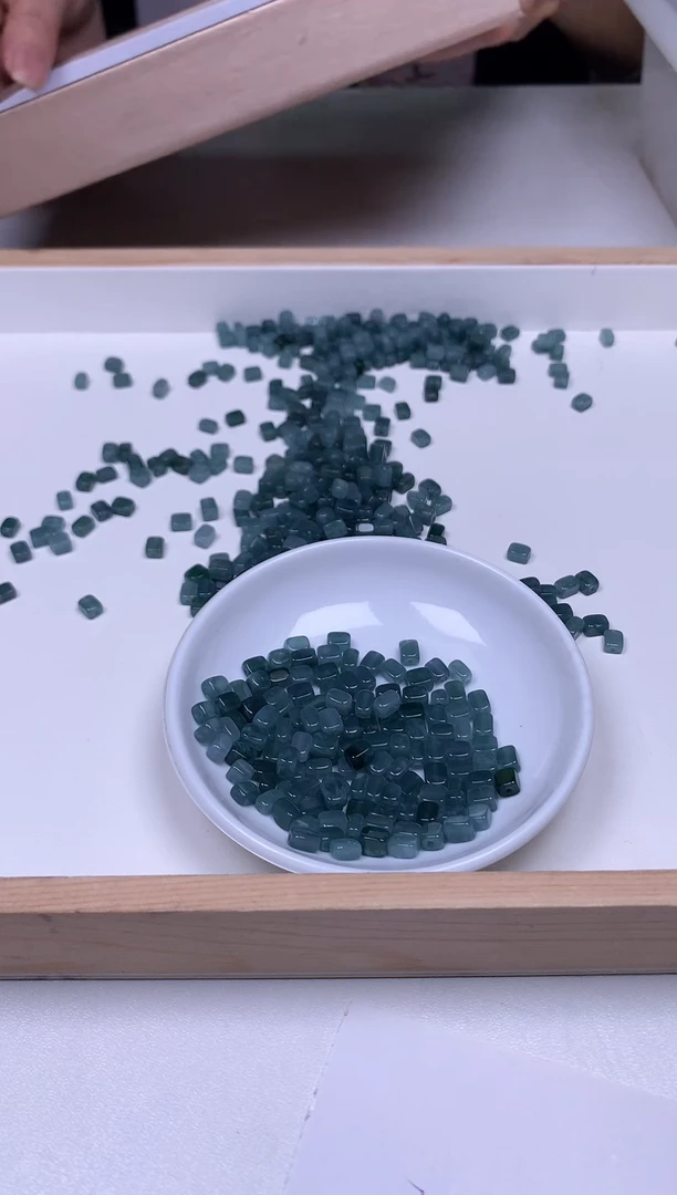 翡翠散珠未镶嵌微****水小方块卡6，100颗